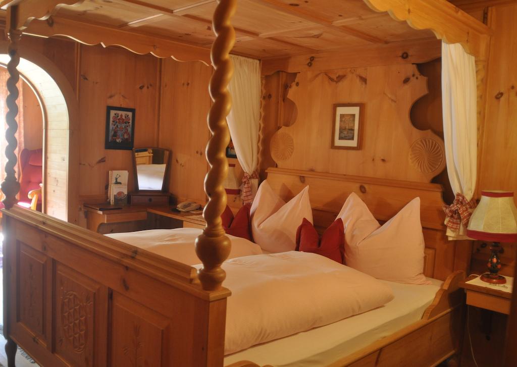 Romantikhotel Almtalhof Grünau im Almtal Стая снимка